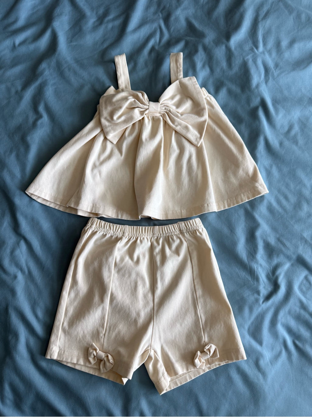 Nwot 2 Pieces Girls' Cream Bow-Front Matching Shorts Set — image 2 of 4